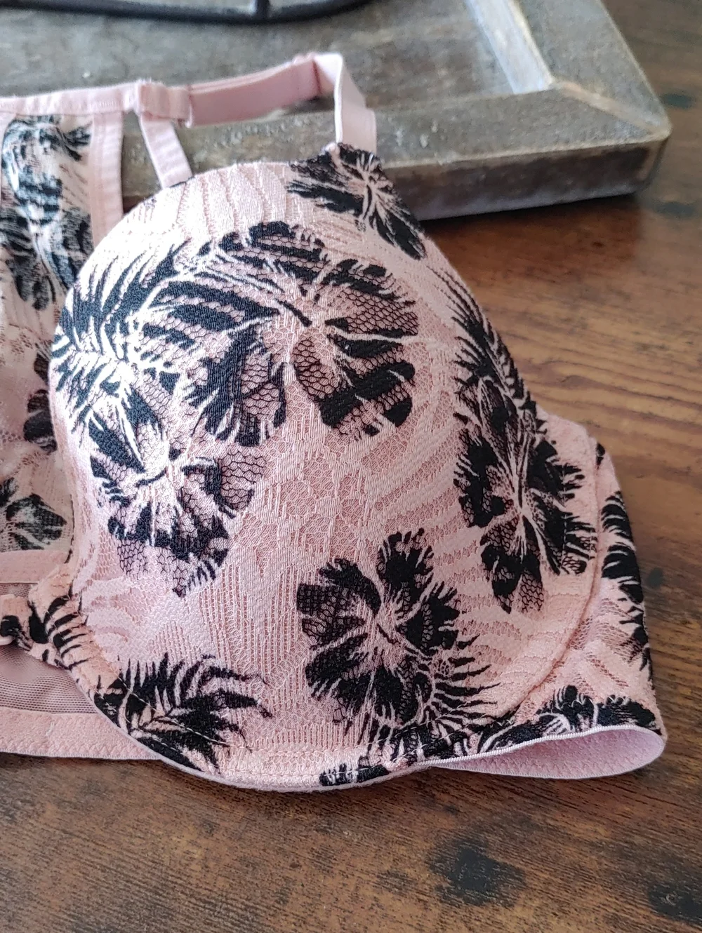 Like New Sexy Pink Victoria's Secret Front Closure Padded Underwire bra